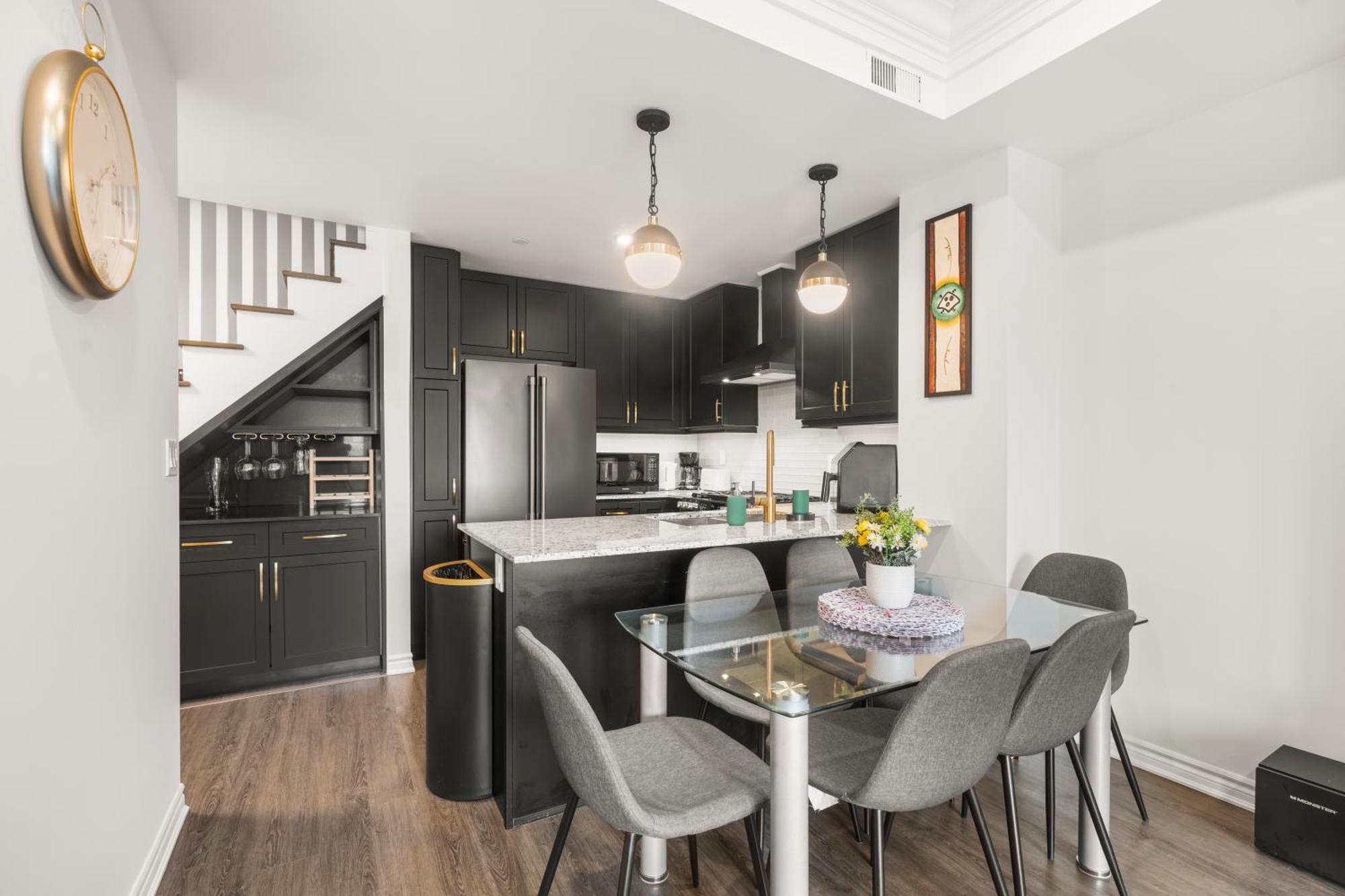 Globalstay Luxury Townhouse Minutes Away From Waterfront โตรอนโต ภายนอก รูปภาพ